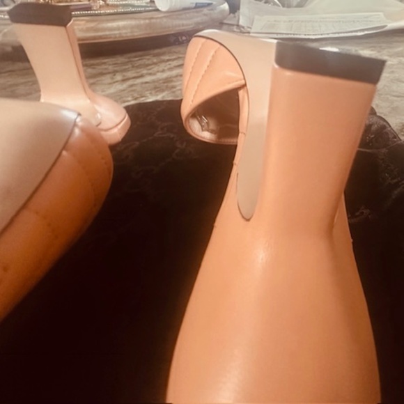 BEAUTIFUL GUCCI PUMP PEACH COLORED SANDALS! NEVER WORN! BRAND NEW!! WITH BOX! - Picture 11 of 16